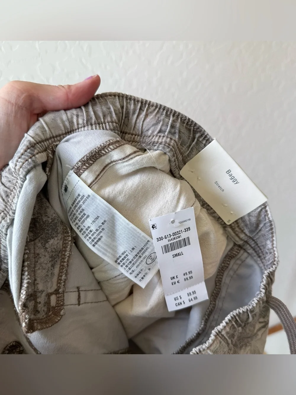 Hollister Men's Super Baggy Camo Cargo Pants - Picture 8 of 9